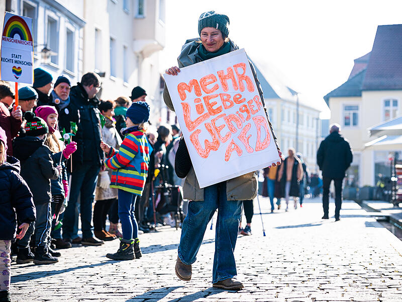 Die sch&ouml;nsten Impressionen von der Menschenkette der Omas gegen Rechts am 8. Februar in Forchheim.