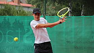 Der 13-jährige Florian Hierlwimmer trainiert dreimal die Woche und spielt über 20 Turniere im Jahr. Er will zu den ganz großen im Tennissport gehören und trotzdem den Spaß am Spiel nicht verlieren.