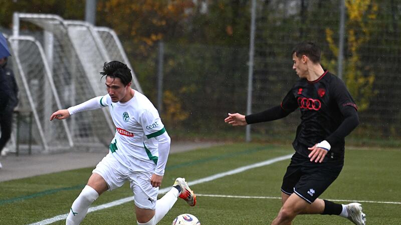 Der Neudrossenfelder Marin Hrgota (links) im Zweikampf mit Tomislav Bagaric.