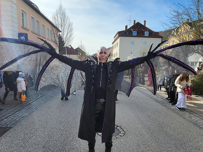 Viel los war am Faschingsdienstag, 4. März 2025, beim Faschingszug in Bad Brückenau.