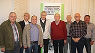 Unser Foto zeigt (von links) die Geehrten Rudolf Alt (50 Jahre), Ernst Stross (40), Schatzmeister Ralf Peter, Jürgen Bruschke (40), Georg Sell (50), Vorsitzender Alfons Hausmann, Franz Kraus (50) und Geschäftsführer Hubert Koch.