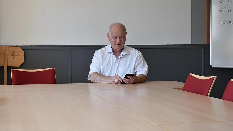 Seit 30 Jahren begr&uuml;&szlig;t B&uuml;rgermeister Rudolf Braun (WGA) die Gemeinder&auml;te und Zuh&ouml;rer &ndash; seit geraumer Zeit in diesem Sitzungssaal im renovierten Rathaus.Forchheim & Fr&auml;nkische Schweiz