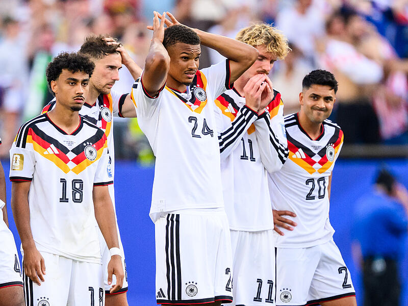 So sehen Verlierer aus: Das DFB-Team um (von links) Nathaniel Brown, Leon Goretzka, Malick Thiaw, Nick Woltemade und Nadiem Amiri scheitert an Paraguay. So sehen Verlierer aus: Das DFB-Team um (von links) Nathaniel Brown, Leon Goretzka, Malick Thiaw, Nick Woltemade und Nadiem Amiri scheitert an Paraguay.