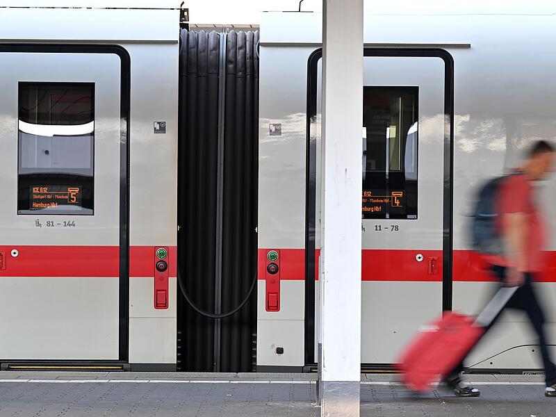 Deutsche Bahn verzeichnet Berichten zufolge schwarze Zahlen.