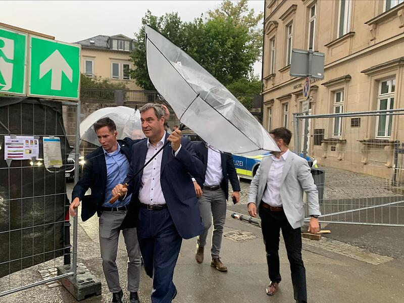 Bayerns Ministerpr&auml;sident Markus S&ouml;der trifft beim Samba-Festival in Coburg ein.