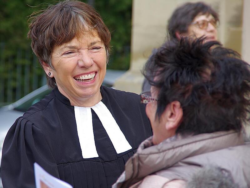 Nach dem Gottesdienst im Gespräch mit Kirchengängern Nach dem Gottesdienst im Gespräch mit Kirchengängern
