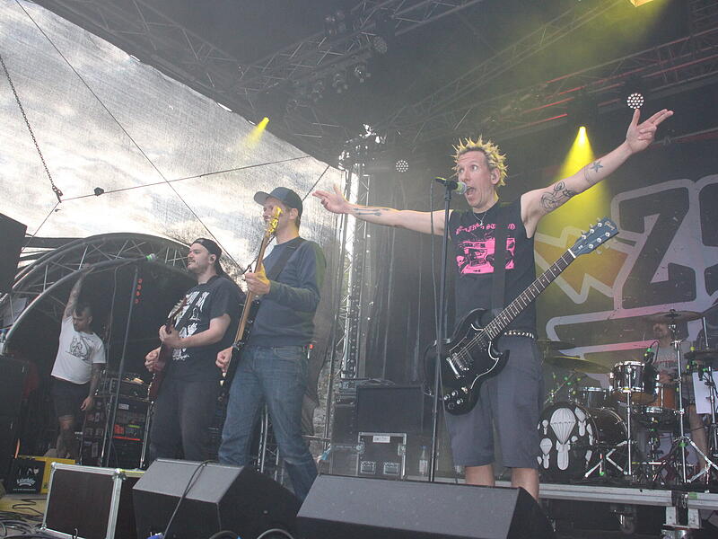 2022 begeisterte die Berliner Punkband „ZSK“. Am 30. Mai gibt es ein Wiedersehen mit der beliebten Band. 2022 begeisterte die Berliner Punkband „ZSK“. Am 30. Mai gibt es ein Wiedersehen mit der beliebten Band.