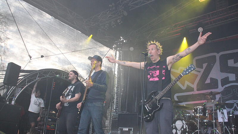 2022 begeisterte die Berliner Punkband „ZSK“. Am 30. Mai gibt es ein Wiedersehen mit der beliebten Band. 2022 begeisterte die Berliner Punkband „ZSK“. Am 30. Mai gibt es ein Wiedersehen mit der beliebten Band.