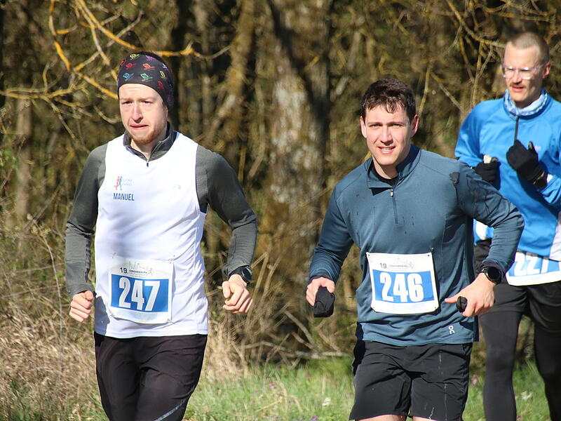 Strahlender Sonnenschein, aber nur niedrige Plusgrade erwartete die L&auml;ufer beim 19. Obermain-Marathon rund um Bad Staffelstein. Die Marathon-Strecke f&uuml;hrte wieder an den beiden Wahrzeichen der Kurstadt, dem Kloster Banz und der Basilika Vierzehnheiligen vorbei.