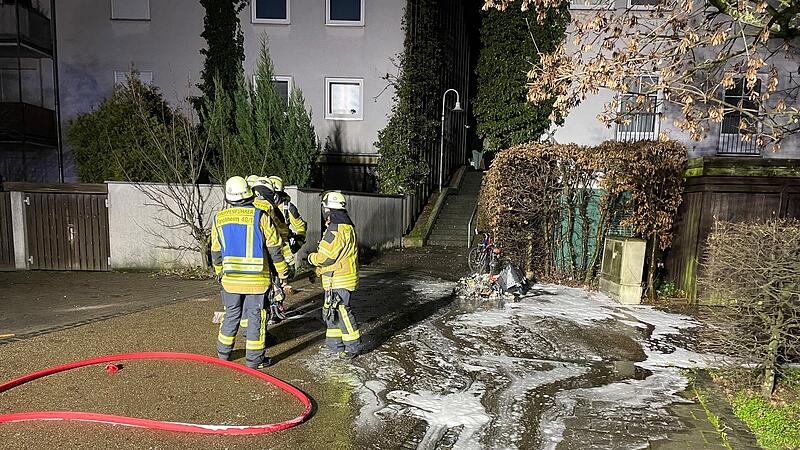 Die Feuerwehr Forchheim musste nicht lange auf ihren ersten Einsatz im neuen Jahr warten. Am Seltsamplatz rückten sie aus.Forchheim & Fränkische Schweiz Die Feuerwehr Forchheim musste nicht lange auf ihren ersten Einsatz im neuen Jahr warten. Am Seltsamplatz rückten sie aus.Forchheim & Fränkische Schweiz