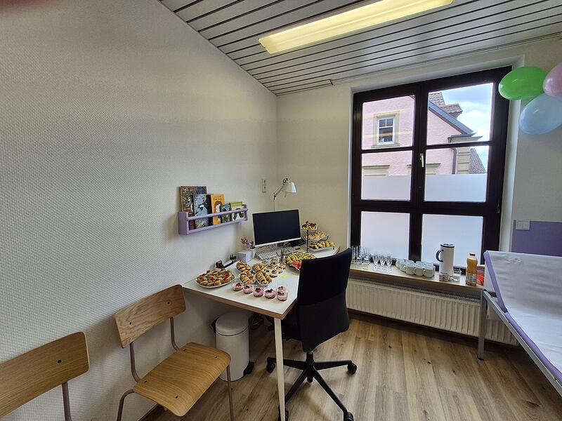 Ein Bilderrundgang durch die Praxis am Tag der Er&ouml;ffnungDie neue Facharztpraxis f&uuml;r Kinder- und Jugendmedizin in Kronach