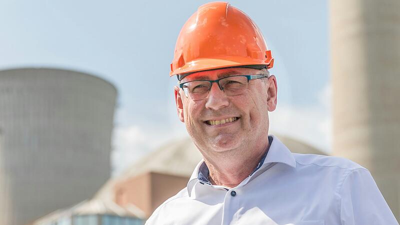 Voraussichtlich am 16. August werden die K&uuml;hlt&uuml;rme des ehemaligen AKW Grafenrheinfeld gesprengt. Projektleiter Matthias Aron sagt, worauf er besonders achten muss.