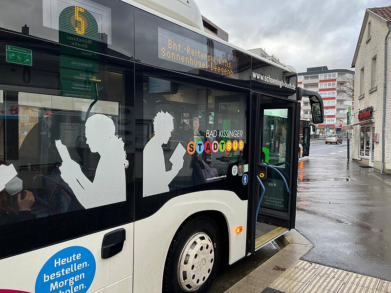 Mit dem Stadtbus zur Schule