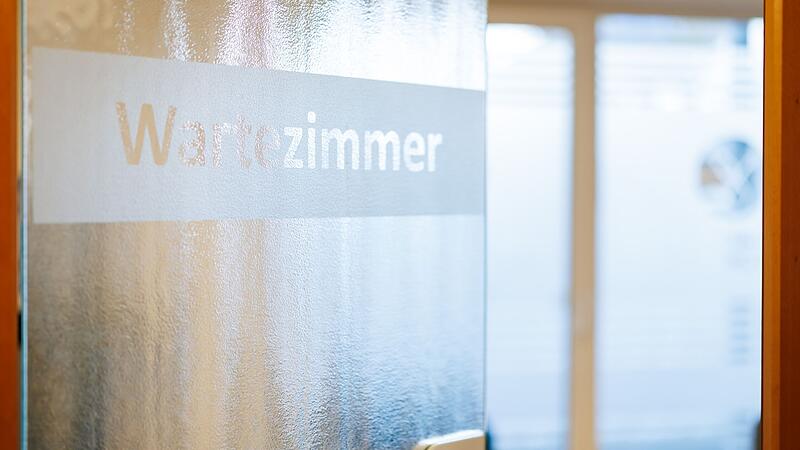 Wartezimmer in Hausarztpraxis