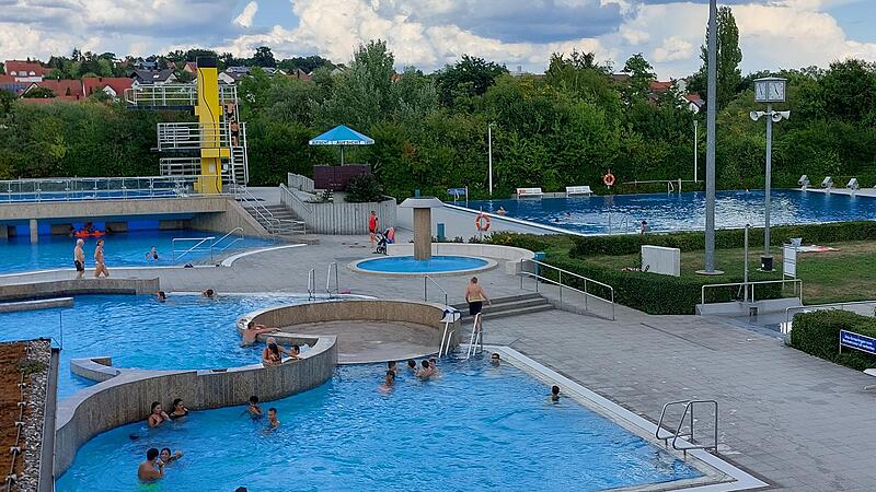Hier gibt es jede Menge Wasser, aber das wird auch im Winter gebraucht: das Freizeit- und Erlebnisbad in Haßfurt