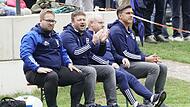 Christian Holzmann, Sportleiter des TSV Mönchröden (Zweiter von links, neben Betreuer Niklas Fleischmann, links, und den Trainern Marcel Pavel und Achim Engel) war trotz Niederlage nicht unzufrieden mit dem Auftritt der "Mönche" in Großbardorf.