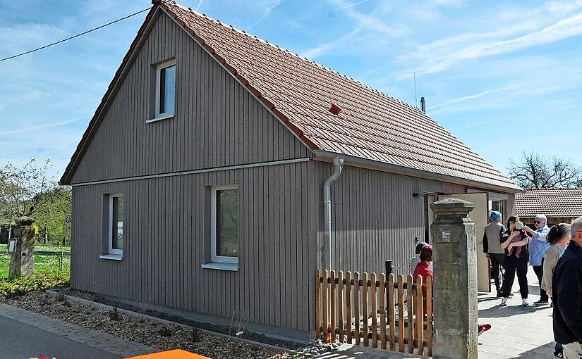 Das Dorfgemeinschaftshaus Rottenstein wurde in Holzständerbauweise errichtet. Das Dorfgemeinschaftshaus Rottenstein wurde in Holzständerbauweise errichtet.