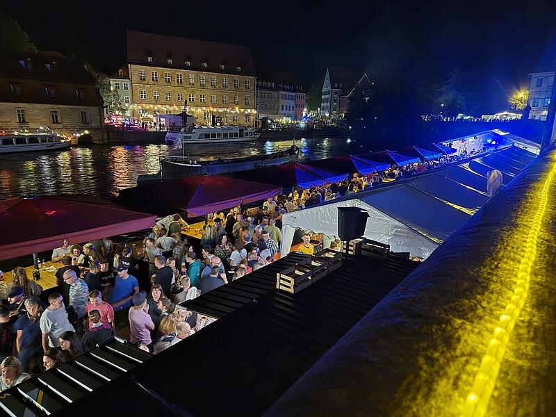 Der Festgarten der Sandkerwa am Leinritt ist ein Erfolg