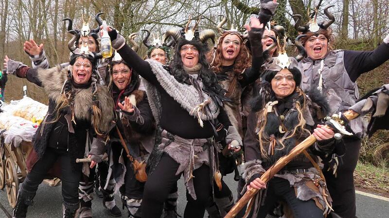 Auch im Jahr 2020 waren w&auml;hrend des Kleukheimer Gaudiwurms spannende Gestalten am Start.