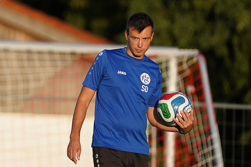 Die Mannschaft von Trainer Stefan Dietz wird in der Bezirksliga jetzt zum Gejagten. Die Mannschaft von Trainer Stefan Dietz wird in der Bezirksliga jetzt zum Gejagten.