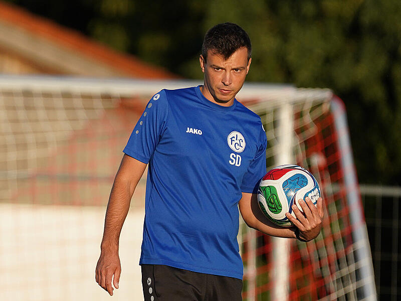 Die Mannschaft von Trainer Stefan Dietz wird in der Bezirksliga jetzt zum Gejagten. Die Mannschaft von Trainer Stefan Dietz wird in der Bezirksliga jetzt zum Gejagten.
