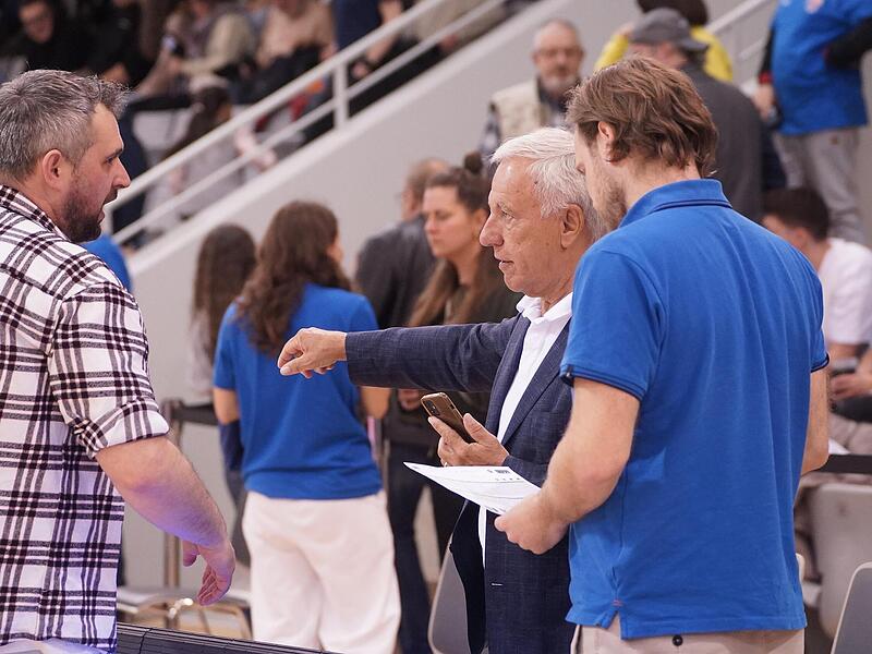 Mit dem Start der Play-offs f&uuml;r den BBC Coburg erwartet Headcoach Patrick Seidel, Gesch&auml;ftsf&uuml;hrer Wolfgang Gremmelmaier, ProB-Manager Christopher Neudecker (von links) und die Mannschaft eine aufregende Zeit.