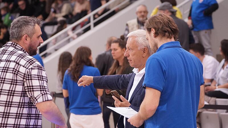 Mit dem Start der Play-offs f&uuml;r den BBC Coburg erwartet Headcoach Patrick Seidel, Gesch&auml;ftsf&uuml;hrer Wolfgang Gremmelmaier, ProB-Manager Christopher Neudecker (von links) und die Mannschaft eine aufregende Zeit.
