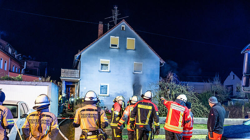 Tödlicher Brand am Morgen des HeiligabendBrand in Küps: Ein Toter bei Feuer Tödlicher Brand am Morgen des HeiligabendBrand in Küps: Ein Toter bei Feuer