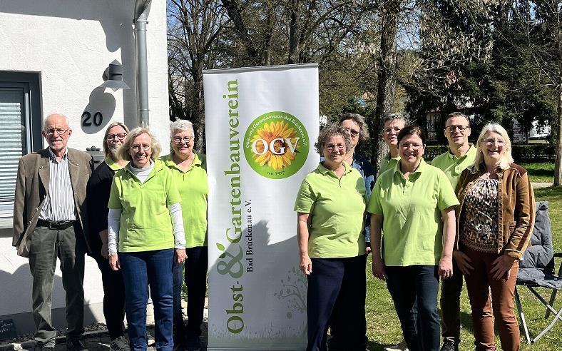 Das aktuelle Vorstandsteam des OGV (von links) Hubert T&ouml;pfer, Tina Wiesner, Christa Wiesner, Monika Wiesner, Gabriele Friedrich, Erika Ankenbrand, Kathrin Romeis-Merten, Sonja Spahn, Uwe Romeis, Sieglinde Brandt. Auf dem Foto fehlen Claudia Dorn u...