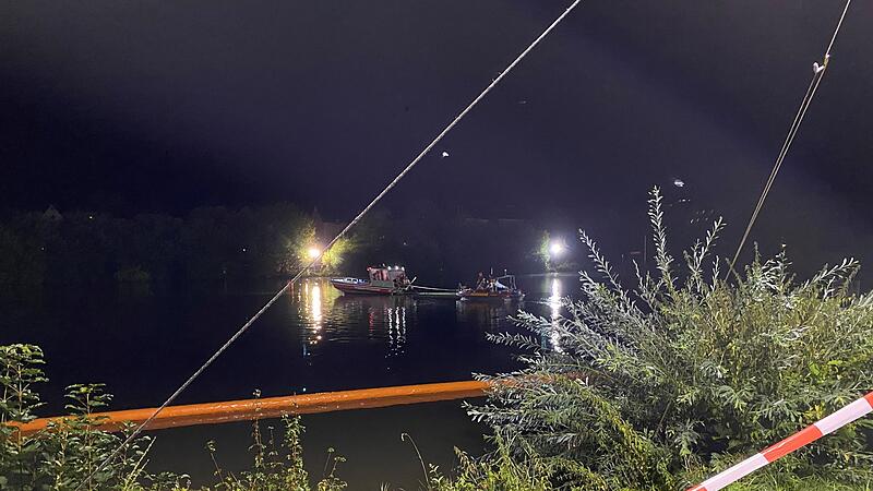 &Ouml;l im Fluss - Schifffahrt auf dem Main in W&uuml;rzburg gesperrt
