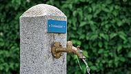 Brunnen mit Trinkwasser Brunnen mit Trinkwasser