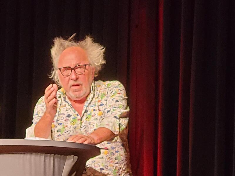 Urban Priol nimmt die Politik aufs Korn: Drei Stunden lang begeisterte der Kabarettist im Coburger Kongresshaus mit scharfzüngiger, tagesaktueller Satire. Das Publikum dankte ihm immer wieder mit spontanem Applaus.Martin Rebhan Urban Priol nimmt die Politik aufs Korn: Drei Stunden lang begeisterte der Kabarettist im Coburger Kongresshaus mit scharfzüngiger, tagesaktueller Satire. Das Publikum dankte ihm immer wieder mit spontanem Applaus.Martin Rebhan