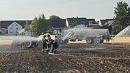 Stoppelfeldbrand zwischen H&auml;usling und Steudach - Feuerwehren und Landwirte verhindern Ausbreitung