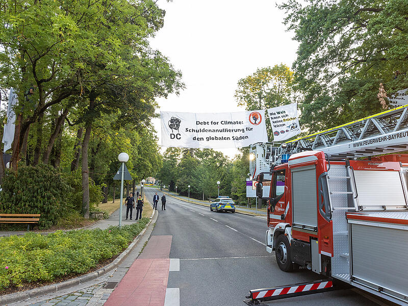 Baumbesetzung bei Eröffnung der Bayreuther Festspiele