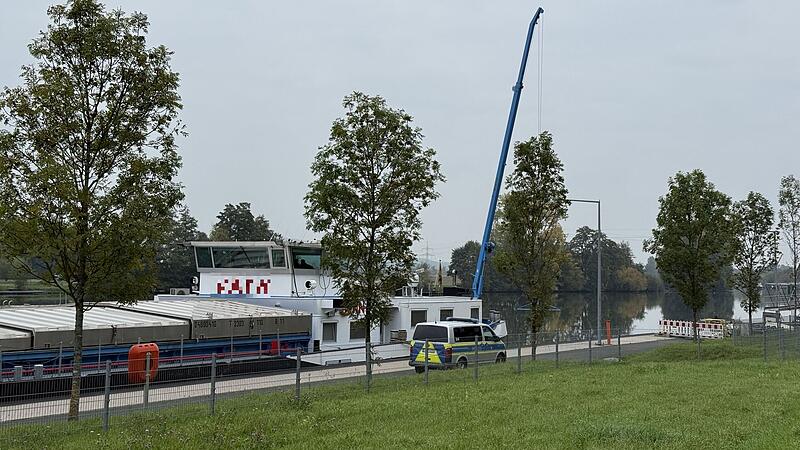 Mehrere Stunden lang war die Schifffahrt auf dem Main bei Bamberg aufgrund des Unfalles gesperrt.