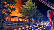 B173 bei Lichtenfels: Großbrand von Sarghalle B173 bei Lichtenfels: Großbrand von Sarghalle
