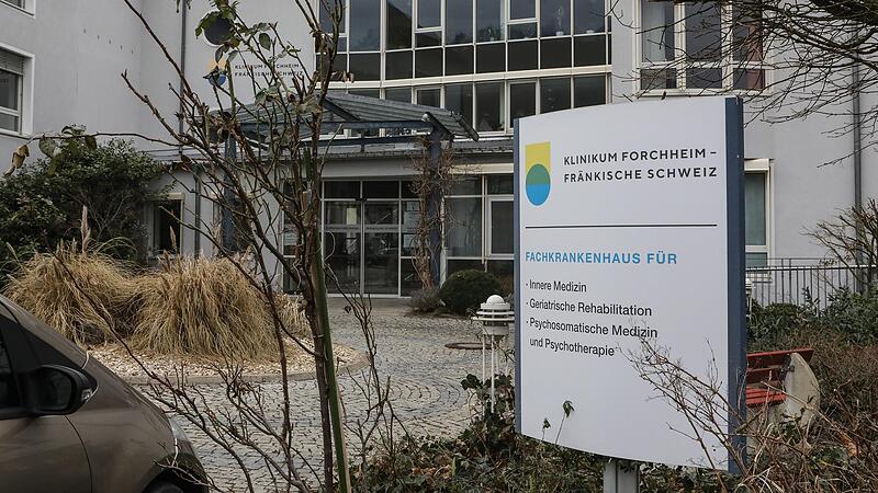 Während in Berlin erst zaghaft über die geplante Krankenhausreform gesprochen wird, rumort es in der Region bereits. Müssen wir Angst um unsere Kliniken wie hier in Ebermannstadt haben? Die Meinungen darüber gehen auseinander.Forchheim & Fränkische Schweiz Während in Berlin erst zaghaft über die geplante Krankenhausreform gesprochen wird, rumort es in der Region bereits. Müssen wir Angst um unsere Kliniken wie hier in Ebermannstadt haben? Die Meinungen darüber gehen auseinander.Forchheim & Fränkische Schweiz