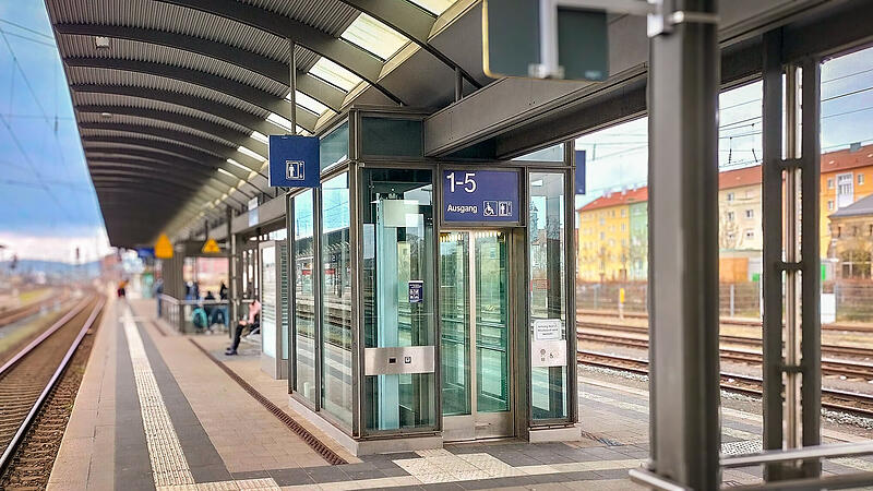 Am Bamberger Bahnhof war ein Aufzug &uuml;ber Monate defekt.