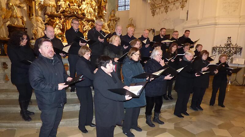Die Dekanatschor Sonorit&eacute; unter der Leitung von Michaela K&ouml;gelForchheim & Fr&auml;nkische Schweiz