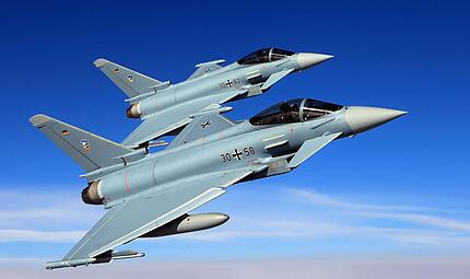 Alarmrotte: Zwei Eurofighter der Luftwaffe. Alarmrotte: Zwei Eurofighter der Luftwaffe.