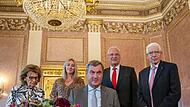 Ministerpräsident Söder unterzeichnet Änderungsvertrag Ministerpräsident Söder unterzeichnet Änderungsvertrag