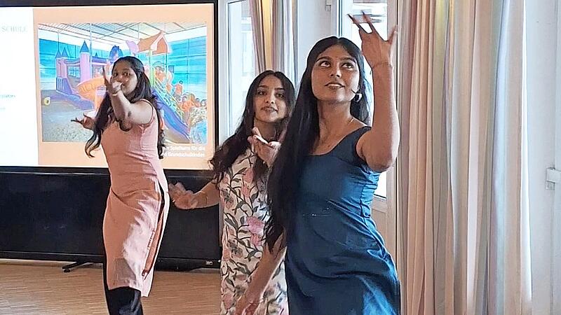 Indische T&auml;nzerinnen brachten den Zauber Indiens nach Franken.