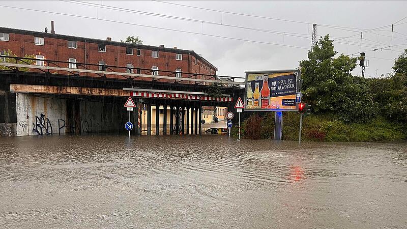 Land unter herrscht am Donnerstag (02.05.2024) in der Geisfelder Unterführung in Bamberg Land unter herrscht am Donnerstag (02.05.2024) in der Geisfelder Unterführung in Bamberg.