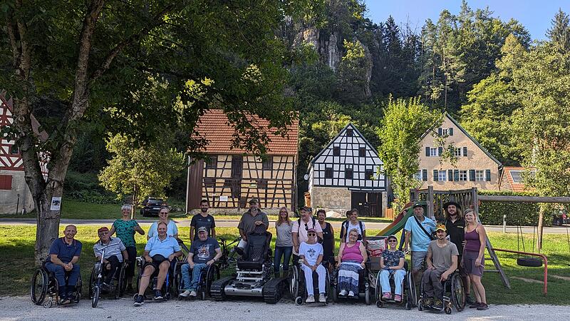 Christin Herrmann, Johannes Stemper, Dominik Herrmann B&uuml;rgermeister Hannes Loos und Gesch&auml;ftsf&uuml;hrung Naturpark Nadine Menchen.