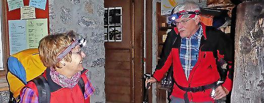 Die Eheleute Stingl fertig zum Aufbruch zum Piz Badile.