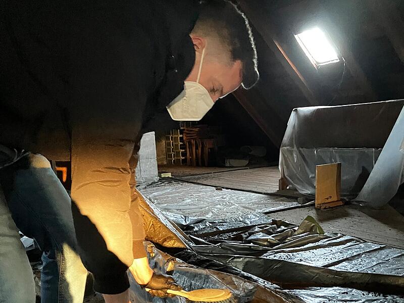 Beim S&auml;ubern des Dachbodens in der Christuskirche Kronach.