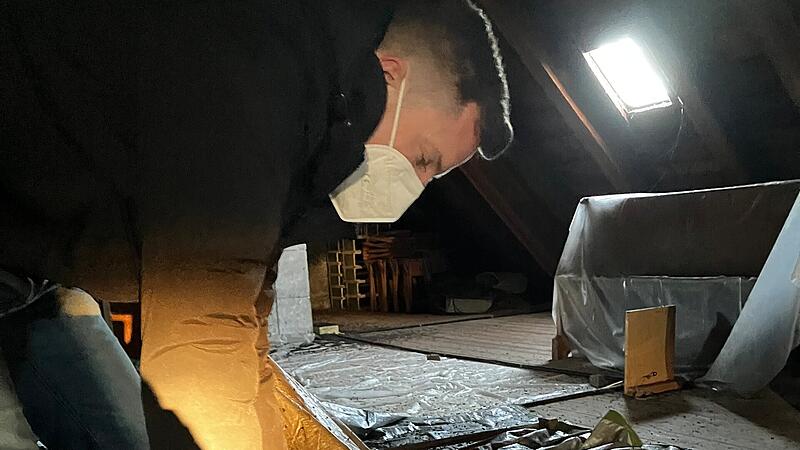 Kronach Kirchen Säuberungsaktion Ranger Fledermäuse Beim Säubern des Dachbodens in der Christuskirche Kronach.