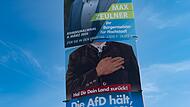 Wahlplakate in Hochstadt: Oben das des CSU-B&uuml;rgermeisterkandidaten, darunter das der AfD.