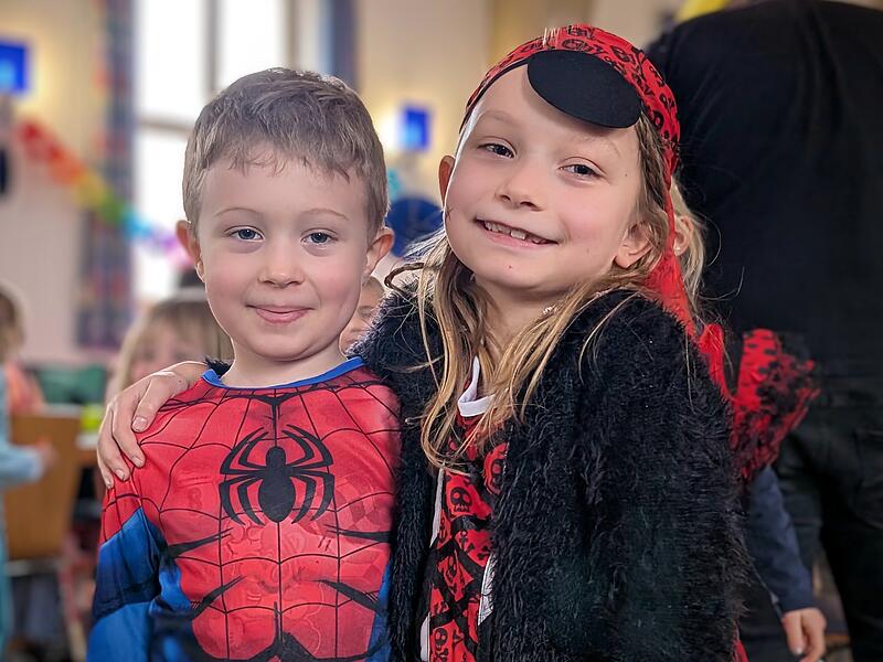 ... Spiderman und Piratin ...