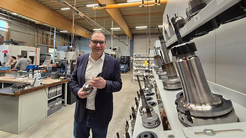 Herbert Grimmer in der Produktionshalle seiner Firma Grimmer in Lisberg im Landkreis Bamberg